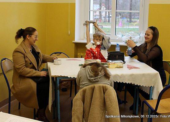Grafika 28: 2. Fotorelacja z Rodzinnego Kiermaszu Świątecznego, 6 grudnia 2025, cz. II