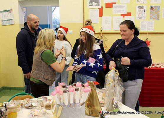 Grafika 48: 2. Fotorelacja z Rodzinnego Kiermaszu Świątecznego, 6 grudnia 2025, cz. II