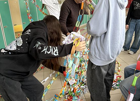 Grafika 1: Świąteczna atmosfera opanowała nasze szkolne korytarze!