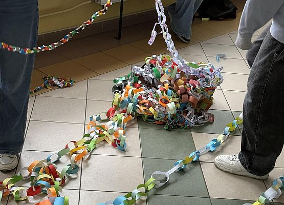 Grafika 10: Świąteczna atmosfera opanowała nasze szkolne korytarze!