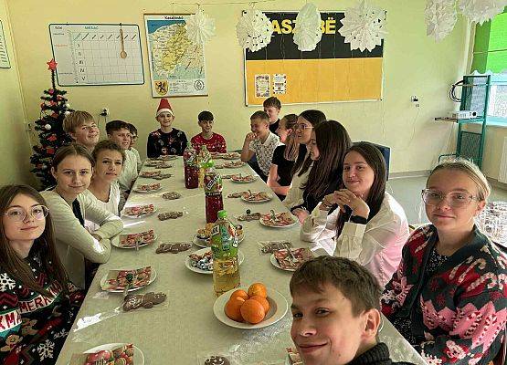 Grafika 48: Wigilie klasowe 2025