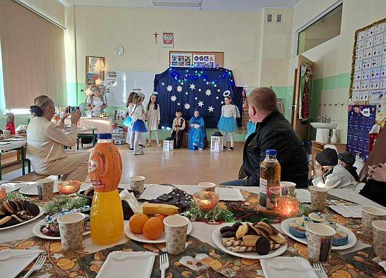 Grafika 59: Wigilie klasowe 2025