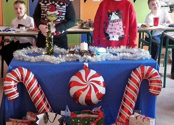 Grafika 61: Wigilie klasowe 2025