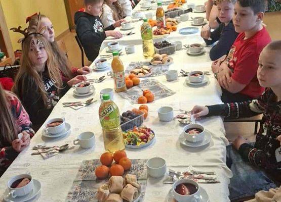 Grafika 63: Wigilie klasowe 2025