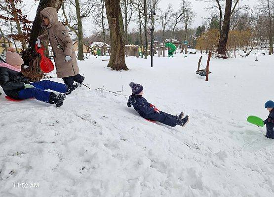 Grafika 10: Zimowe eksperymenty i śniegowe zabawy z klasą IIIB
