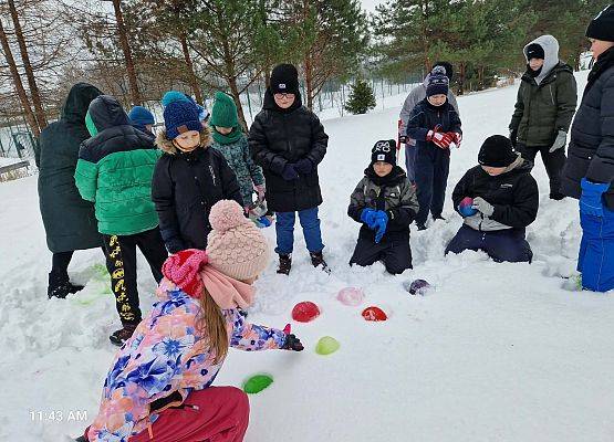 Grafika 1: Zimowe eksperymenty i śniegowe zabawy z klasą IIIB