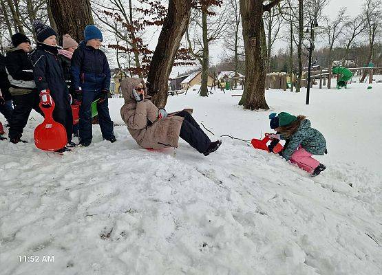 Grafika 13: Zimowe eksperymenty i śniegowe zabawy z klasą IIIB