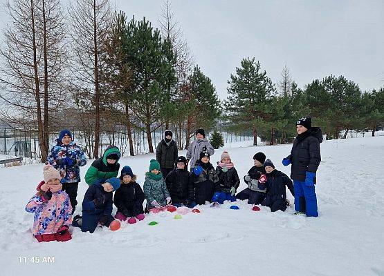 Grafika 14: Zimowe eksperymenty i śniegowe zabawy z klasą IIIB