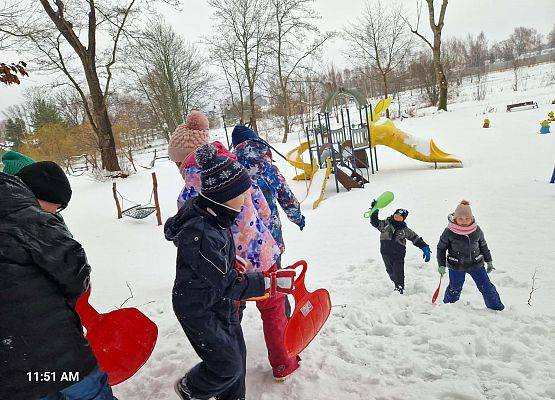 Grafika 12: Zimowe eksperymenty i śniegowe zabawy z klasą IIIB