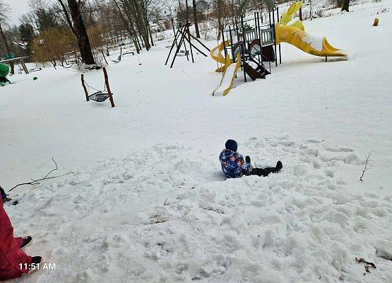 Grafika 7: Zimowe eksperymenty i śniegowe zabawy z klasą IIIB