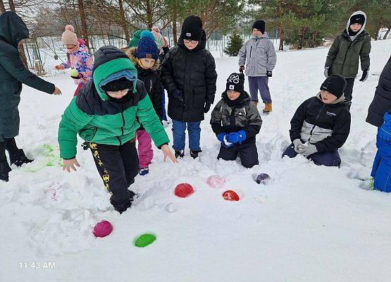 Grafika 8: Zimowe eksperymenty i śniegowe zabawy z klasą IIIB