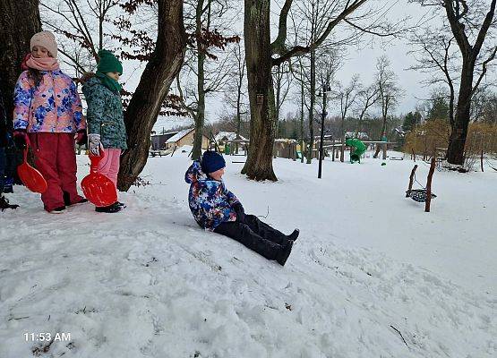 Grafika 15: Zimowe eksperymenty i śniegowe zabawy z klasą IIIB