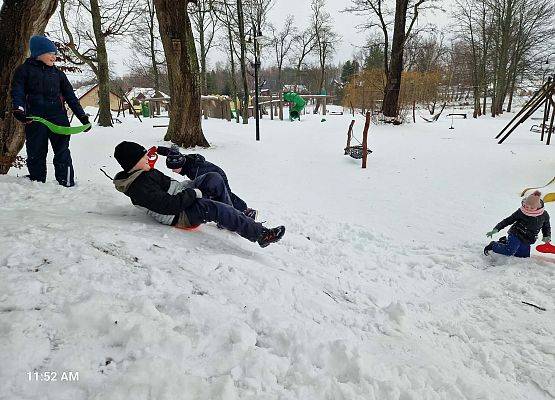 Grafika 17: Zimowe eksperymenty i śniegowe zabawy z klasą IIIB