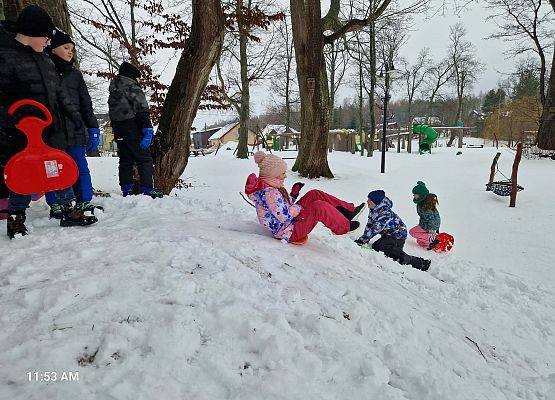 Grafika 16: Zimowe eksperymenty i śniegowe zabawy z klasą IIIB