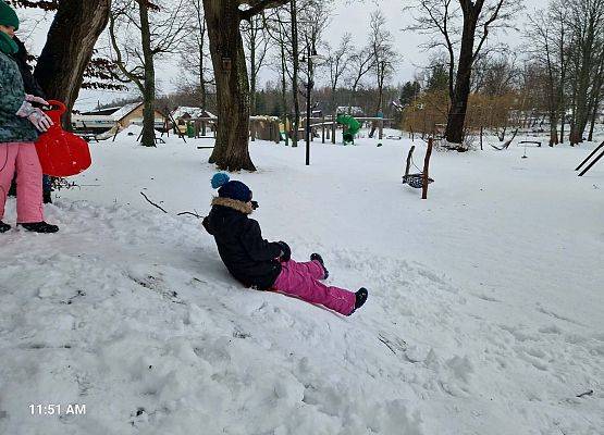 Grafika 18: Zimowe eksperymenty i śniegowe zabawy z klasą IIIB