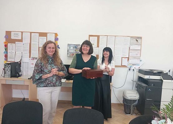 Grafika 1: Pani Bernadeta Czerwionka odchodzi na emeryturę