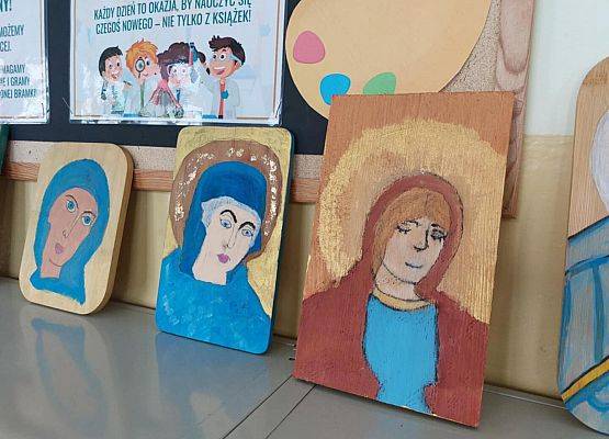 Grafika 4: Wystawa ikon, wykonanych na plastyce przez naszych uczniów