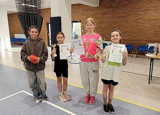Grafika 6: Świetny występ naszych uczniów w Turnieju Badmintona o Puchar Dyrektora SP Łeba