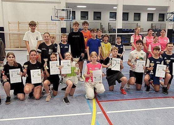 Grafika 1: Świetny występ naszych uczniów w Turnieju Badmintona o Puchar Dyrektora SP Łeba