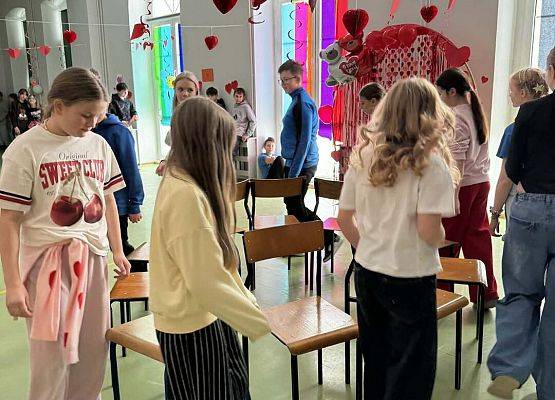 Grafika 2: Dyskoteka walentynkowa