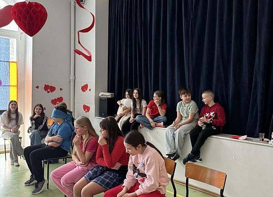 Grafika 8: Dyskoteka walentynkowa