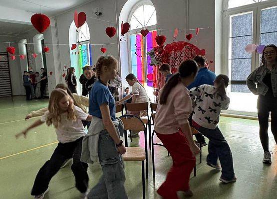 Grafika 13: Dyskoteka walentynkowa