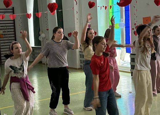 Grafika 17: Dyskoteka walentynkowa