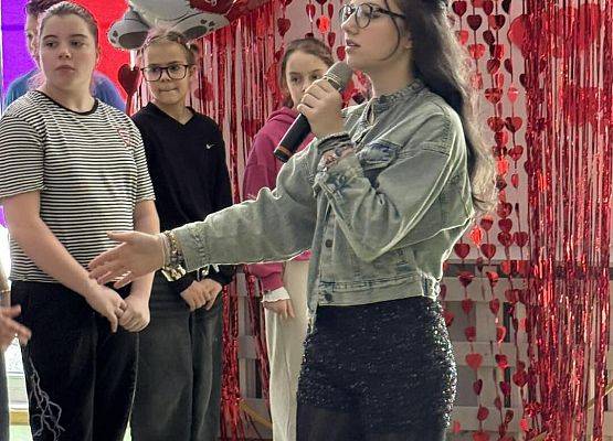 Grafika 22: Dyskoteka walentynkowa