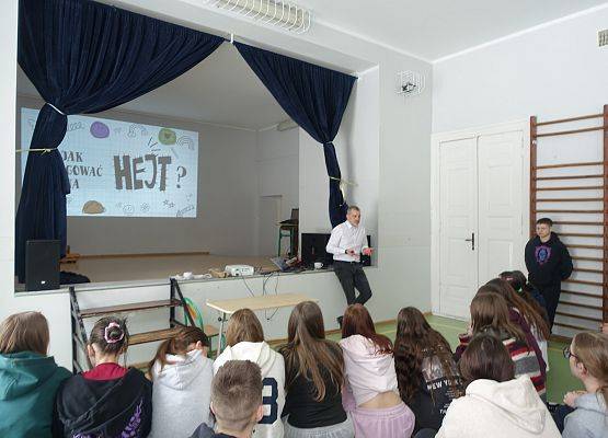 Grafika 3: Cykl szkoleń dla uczniów IV-VIII na temat zagrożeń w świecie wirtualnym