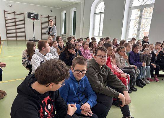 Grafika 14: Cykl szkoleń dla uczniów IV-VIII na temat zagrożeń w świecie wirtualnym