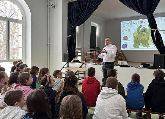 Grafika 5: Cykl szkoleń dla uczniów IV-VIII na temat zagrożeń w świecie wirtualnym