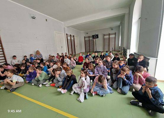 Grafika 3: Debata kandydatów do Małego Samorządu i wyniki wyborów