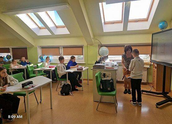 Grafika 2: Życzenia Małego Samorządu klas I-III z okazji Dnia Kobiet