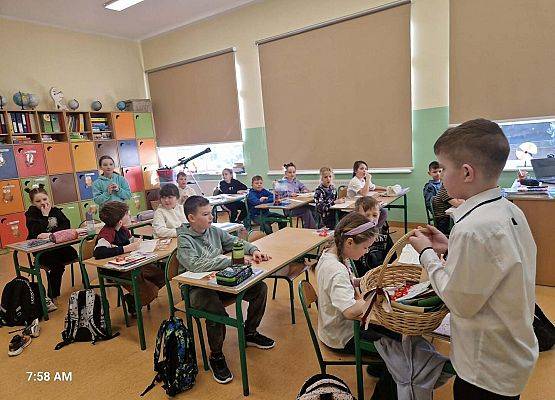 Grafika 3: Życzenia Małego Samorządu klas I-III z okazji Dnia Kobiet