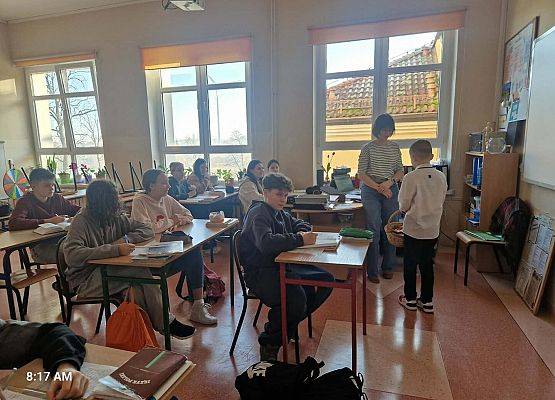 Grafika 6: Życzenia Małego Samorządu klas I-III z okazji Dnia Kobiet