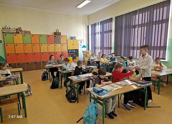 Grafika 7: Życzenia Małego Samorządu klas I-III z okazji Dnia Kobiet
