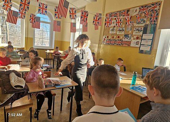 Grafika 14: Życzenia Małego Samorządu klas I-III z okazji Dnia Kobiet