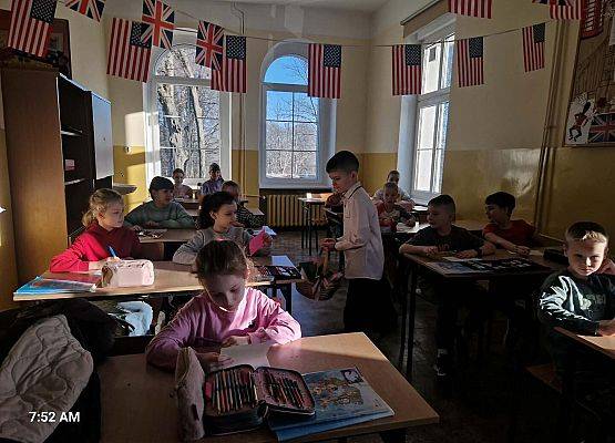 Grafika 16: Życzenia Małego Samorządu klas I-III z okazji Dnia Kobiet