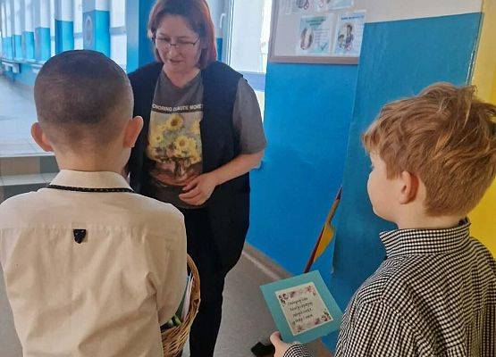 Grafika 18: Życzenia Małego Samorządu klas I-III z okazji Dnia Kobiet