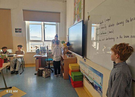 Grafika 19: Życzenia Małego Samorządu klas I-III z okazji Dnia Kobiet