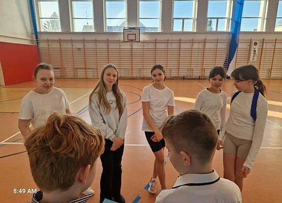 Grafika 25: Życzenia Małego Samorządu klas I-III z okazji Dnia Kobiet