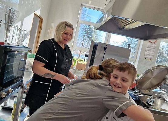 Grafika 28: Życzenia Małego Samorządu klas I-III z okazji Dnia Kobiet