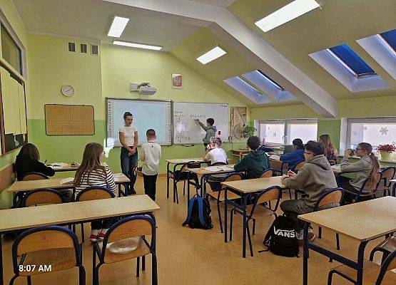 Grafika 29: Życzenia Małego Samorządu klas I-III z okazji Dnia Kobiet