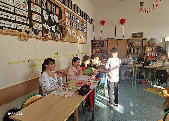 Grafika 30: Życzenia Małego Samorządu klas I-III z okazji Dnia Kobiet