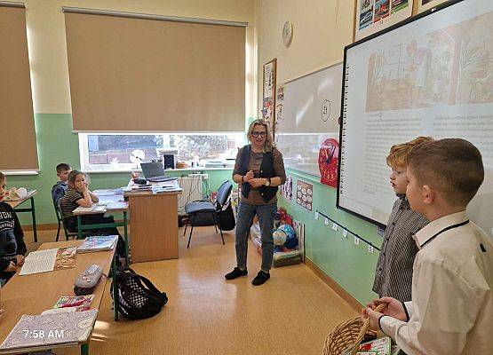 Grafika 31: Życzenia Małego Samorządu klas I-III z okazji Dnia Kobiet