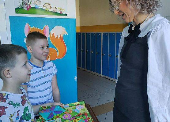 Grafika 3: Dzień Kobiet w świetlicy szkolnej