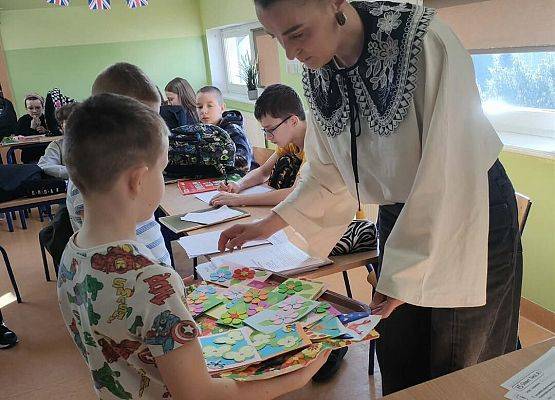 Grafika 4: Dzień Kobiet w świetlicy szkolnej