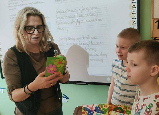 Grafika 5: Dzień Kobiet w świetlicy szkolnej