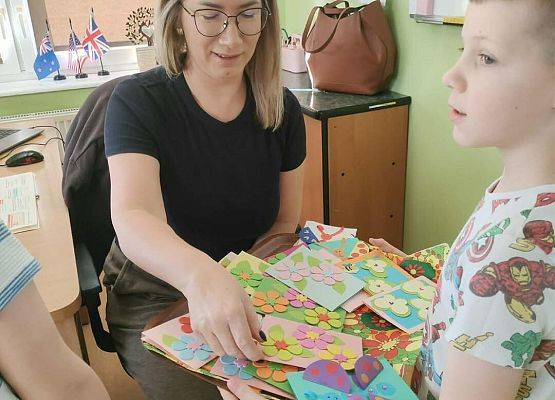 Grafika 9: Dzień Kobiet w świetlicy szkolnej