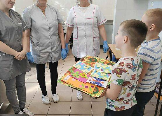 Grafika 10: Dzień Kobiet w świetlicy szkolnej